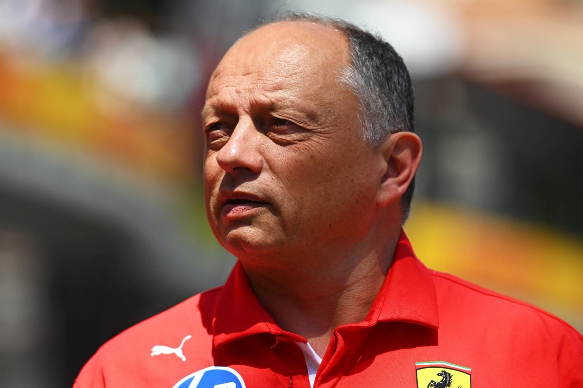 F1 | Vasseur: "Charles ha perso una posizione su Russell per la bandiera, ma guardiamo alla gara"