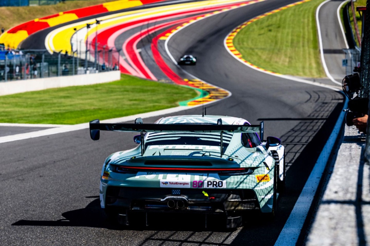 GT World | Spa, 21a Ora: Porsche prova la fuga, Ferrari torna in gioco e incalza Mercedes