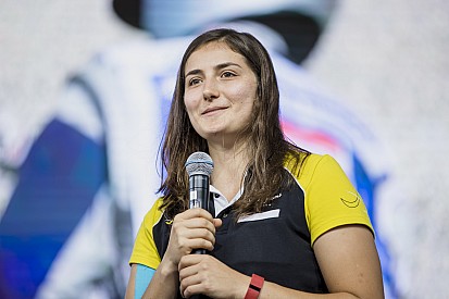 Tatiana Calderon all'ultima gara della Formula V8 3.5 in Bahrain