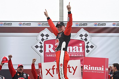 Christopher Bell domina en camino a la victoria en Atlanta