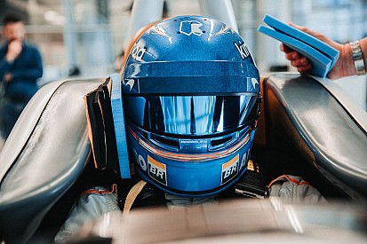 McLaren dévoile les images du moulage de baquet d'Alonso