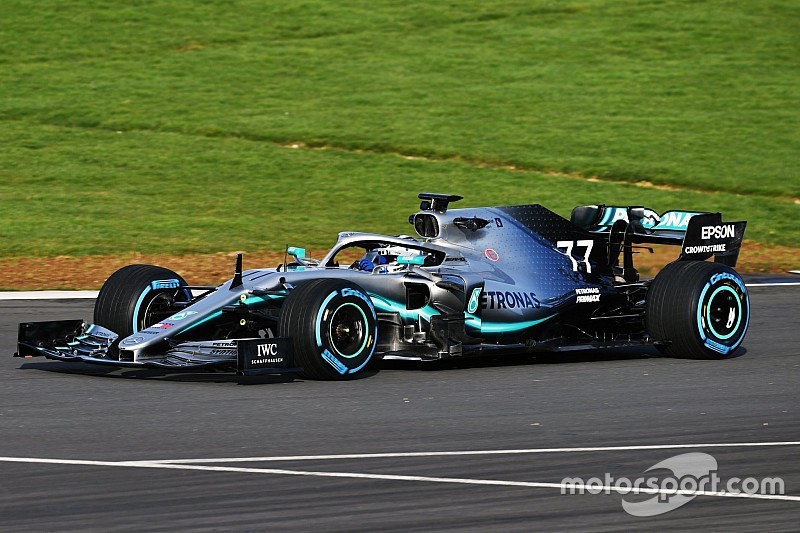Már pályára is gurult az új Mercedes és a Toro Rosso: kép+videó