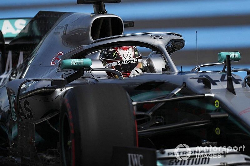 Lewis Hamilton, Mercedes AMG F1 W10, rejoins the circuit