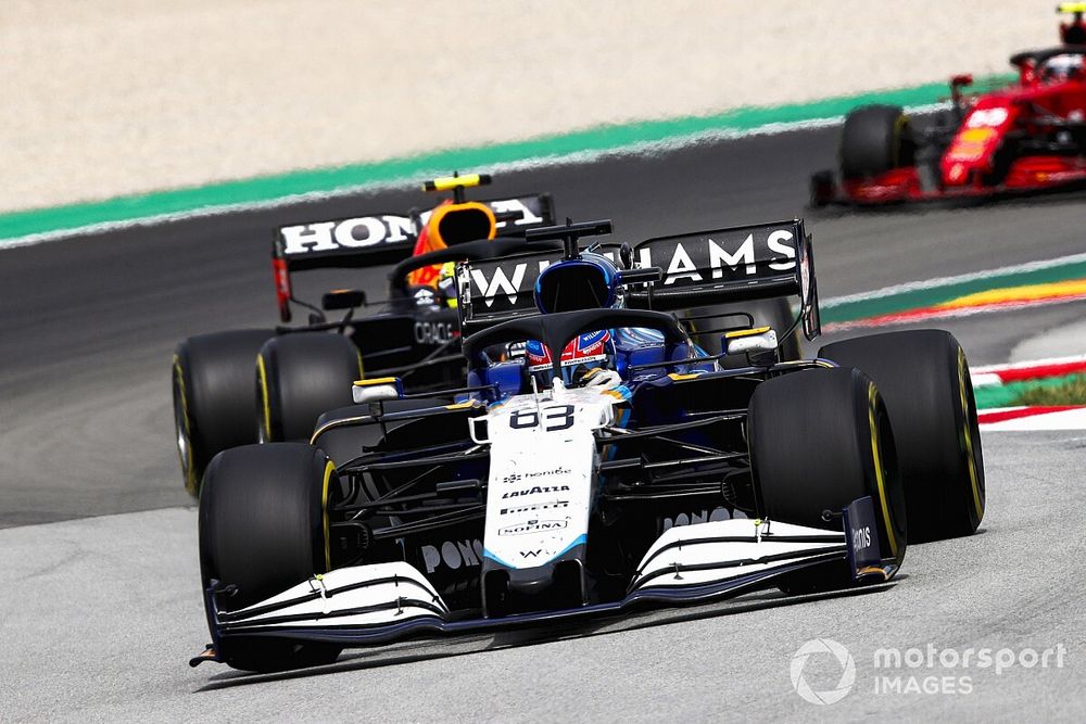 George Russell, Williams FW43B, Sergio P&eacute;rez, Red Bull Racing RB16B, Carlos Sainz Jr., Ferrari SF21