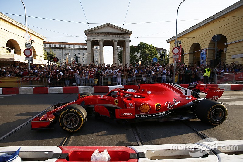 Vettel dice que chocó en Milán por usar el volante de Raikkonen