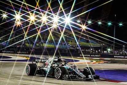 GP Singapura: Lap "sihir" antarkan Hamilton ke pole, Vettel ketiga