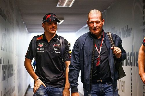 Los Verstappen van a presionar en Red Bull contra Pérez, advierte Hill