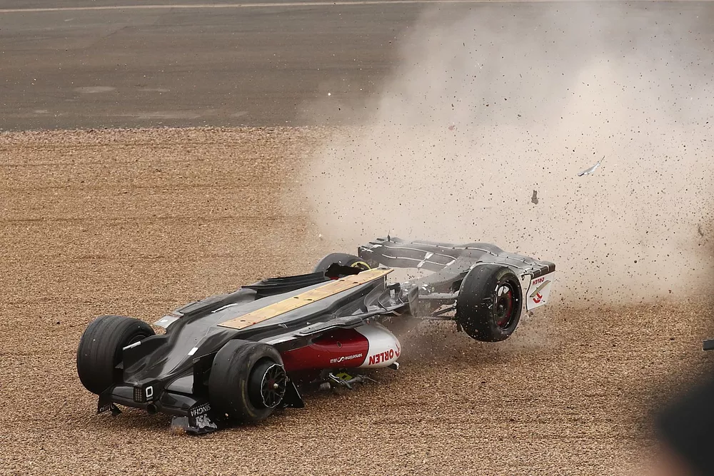 Zhou Guanyu, Alfa Romeo C42 choca en la salida