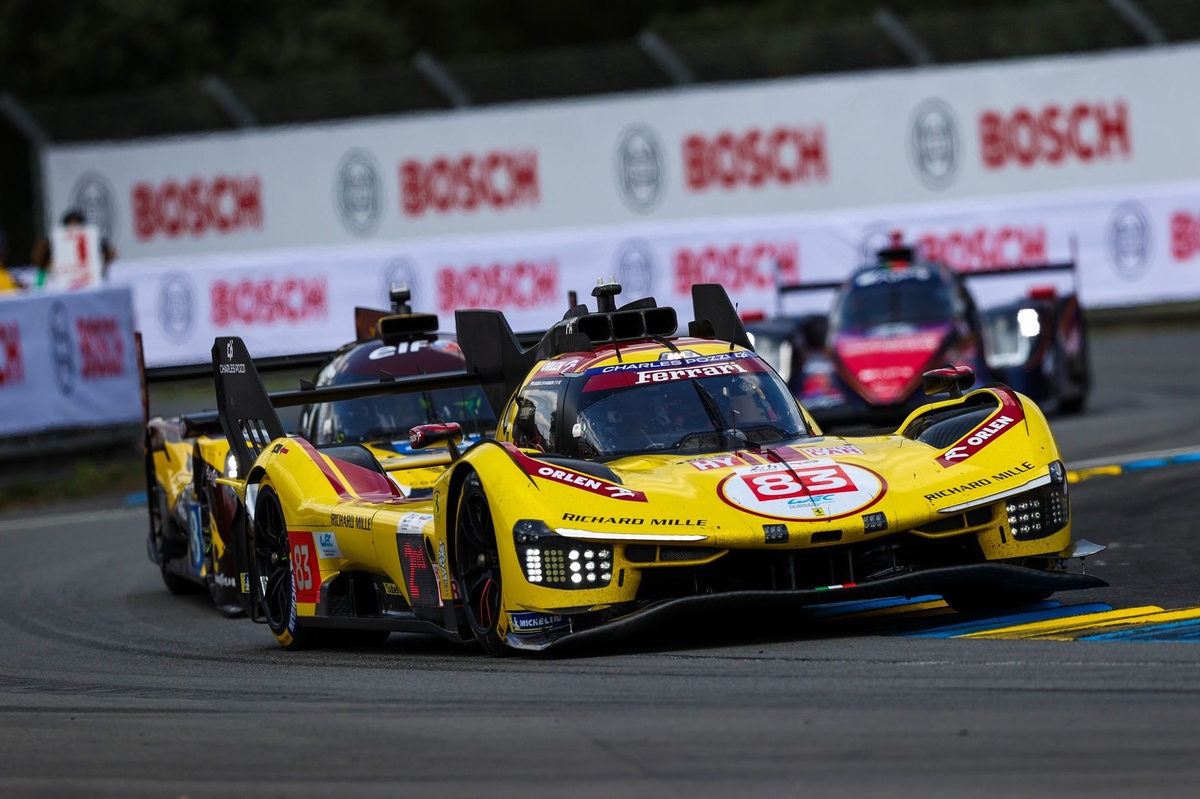 フェラーリ、ル・マン3連覇に向けて好発進……トップ3独占！ GT3はロッシ