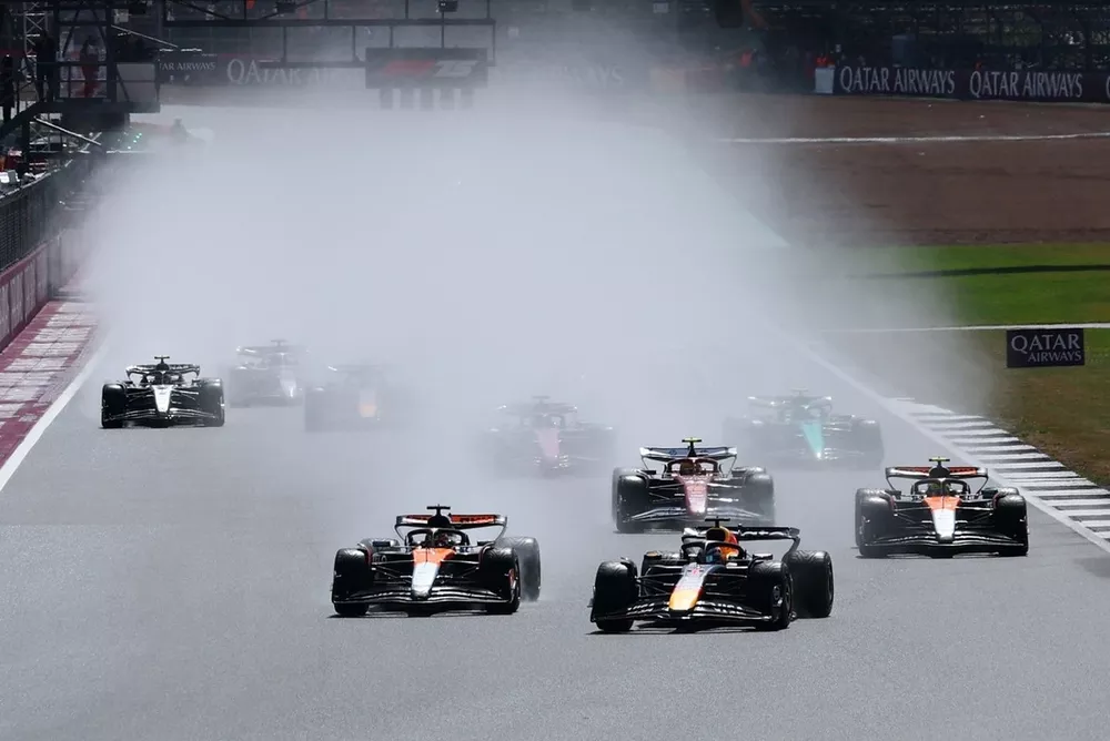 Oscar Piastri, McLaren, Max Verstappen, Red Bull Racing
