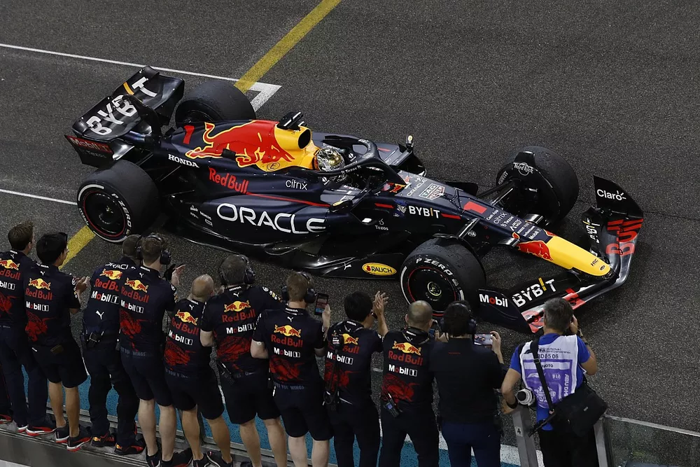 Max Verstappen, Red Bull Racing RB18, 1st position, passes the Red Bull pit wall as he takes victory