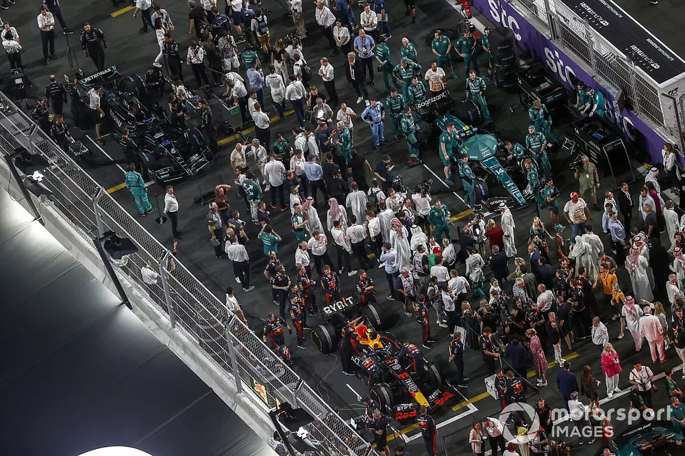 The busy pre race grid