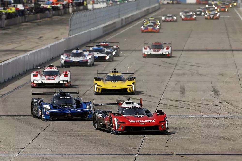 #31 Action Express Racing, Cadillac DPi, GTP: Pipo Derani, Alexander Sims, Jack Aitken, #10 Wayne Taylor Racing Acura ARX-06, Acura ARX-06, GTP: Ricky Taylor, Filipe Albuquerque, Louis Deletraz