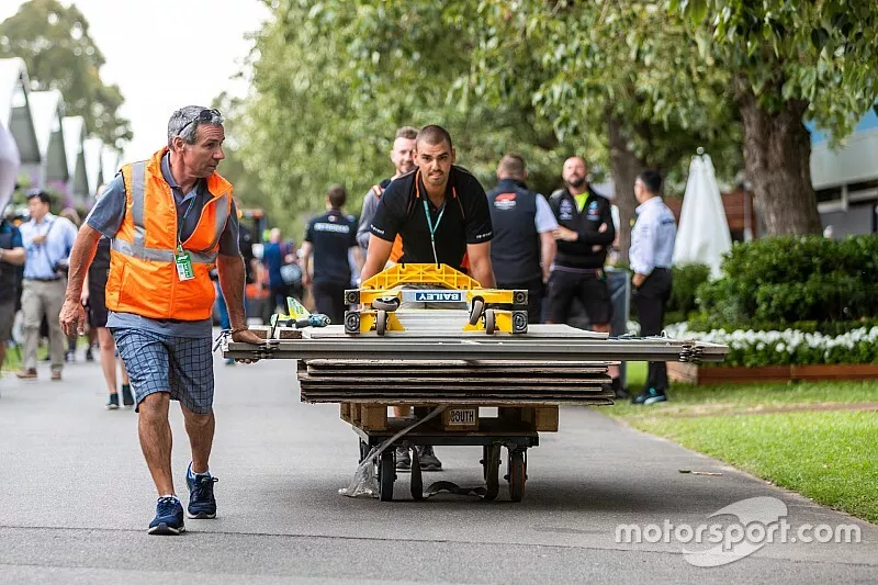 Los equipos de F1 hacen las maletas despu&eacute;s de la decisi&oacute;n de cancelar el GP de Australia
