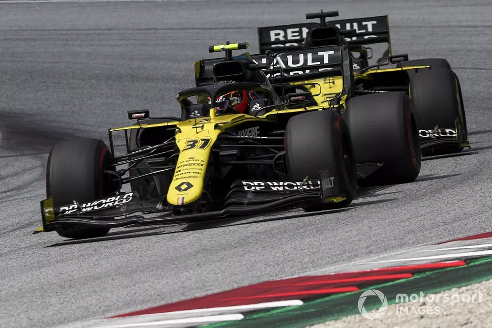 Esteban Ocon, Renault F1 Team R.S.20, voor Daniel Ricciardo, Renault F1 Team R.S.20