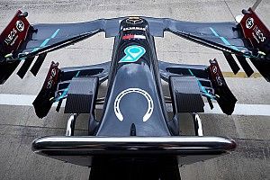 Mercedes rinde homenajea a Stirling Moss en su decoración