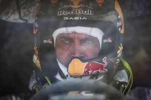 Al Attiyah califica de "decepcionante" el abandono de Sainz en el Dakar