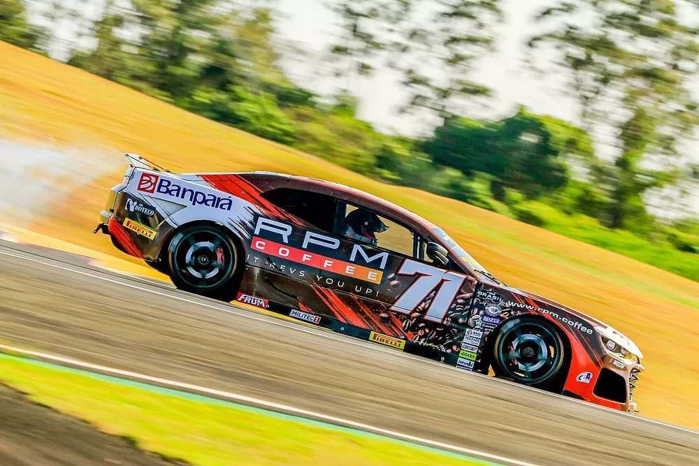 Carro de Valdeno Brito e Nathan Brito