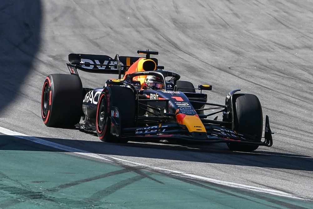 Max Verstappen, Red Bull Racing RB19, Lando Norris, McLaren MCL60