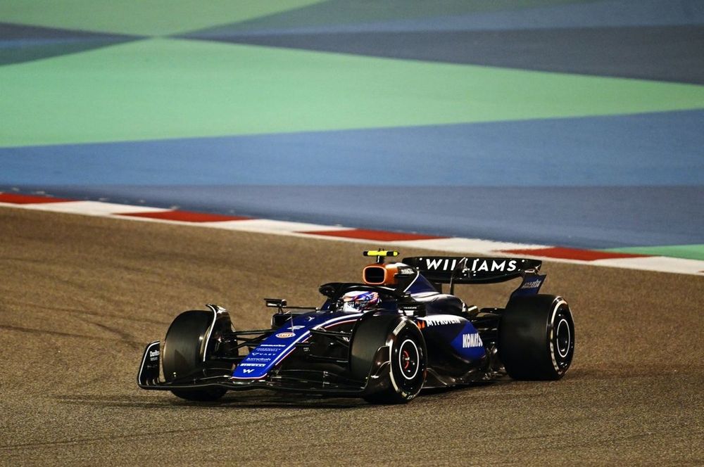 Williams steering wheel brake bias glitch sent Sargeant off in F1 Bahrain GP