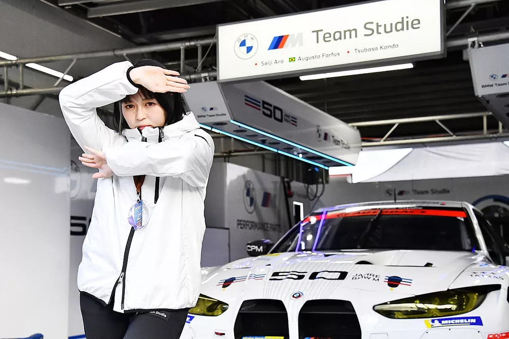 BMW Studieのオネーサン