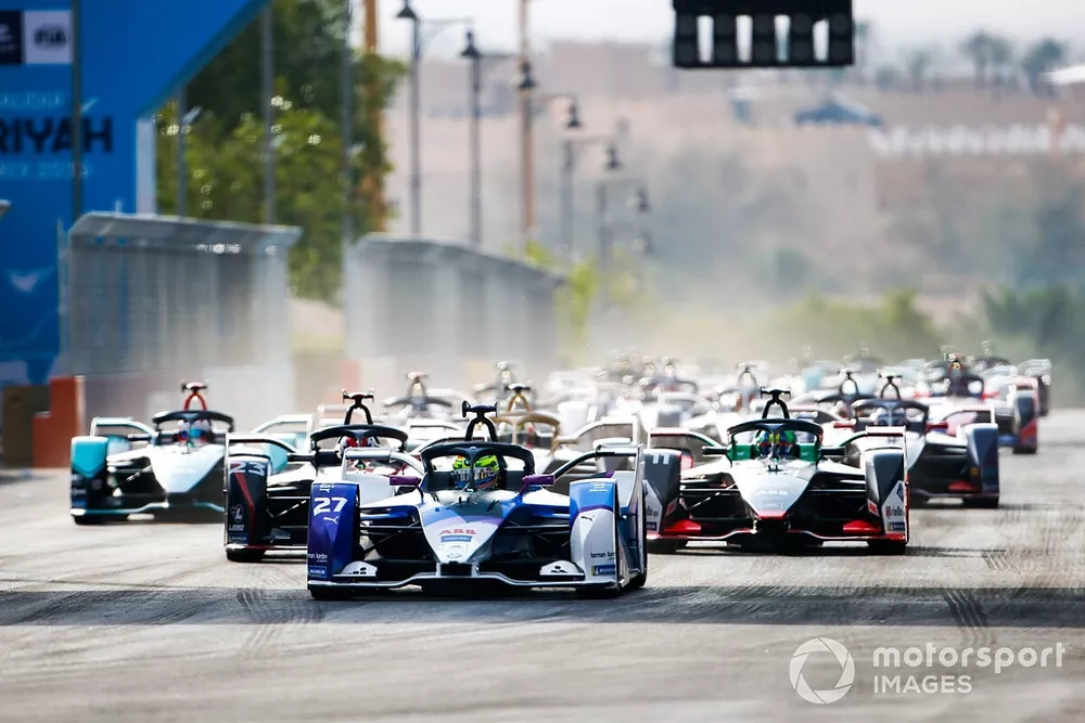 Start met Alexander Sims, BMW I Andretti Motorsports, BMW iFE.20 voor S&eacute;bastien Buemi, Nissan e.Dams, Nissan IMO2, Lucas Di Grassi, Audi Sport ABT Schaeffler, Audi e-tron FE06, Mitch Evans, Jaguar Racing, Jaguar I-