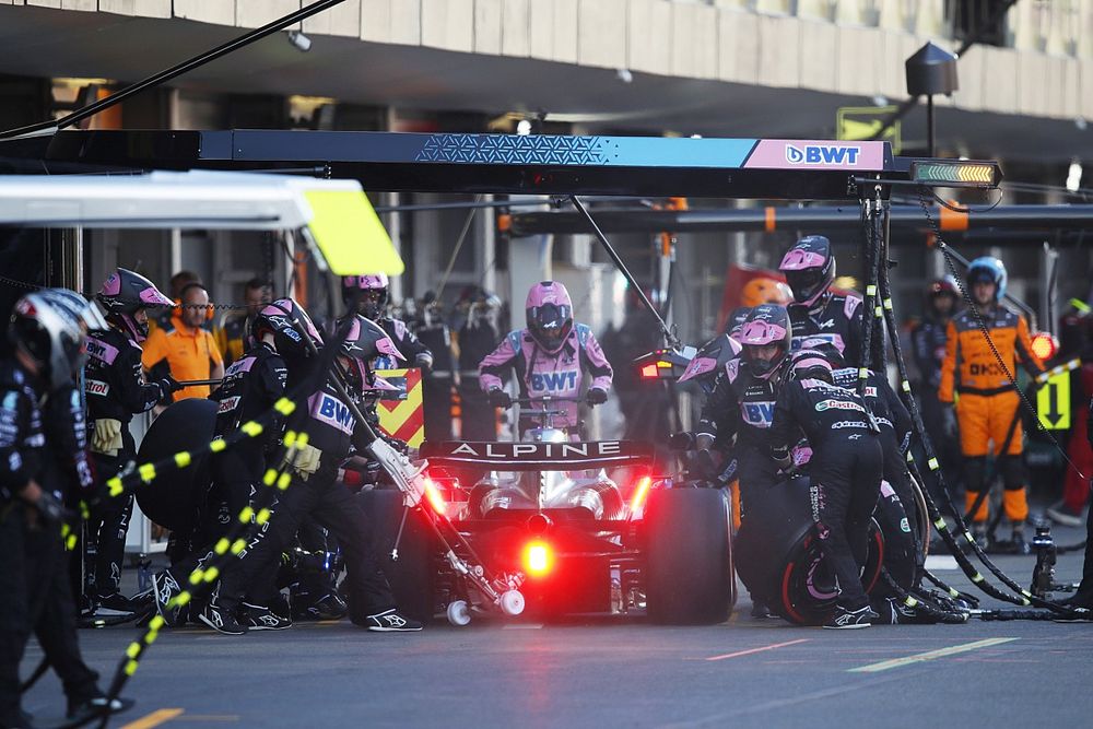 Esteban Ocon, Alpine A523, makes a stop during the Sprint