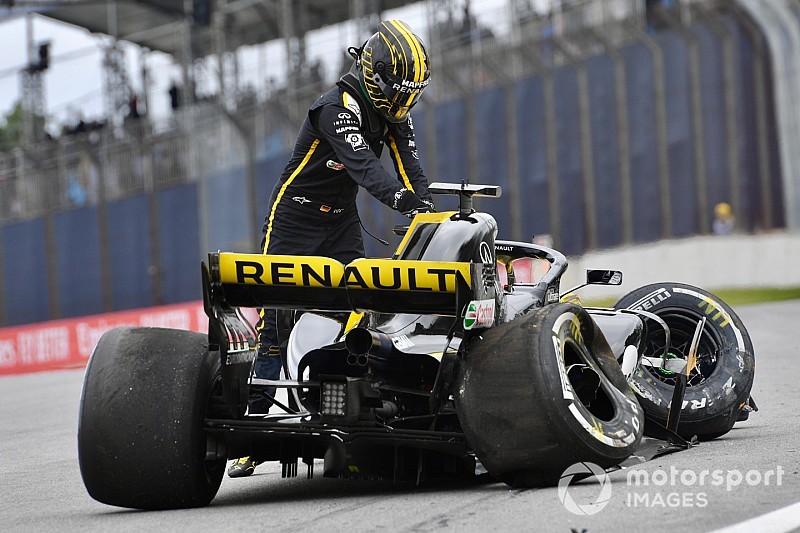 Fotogallery F1: il brutto incidente di Hulkenberg nelle Libere 2 del GP del Brasile