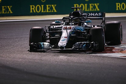 Hamilton vince ad Abu Dhabi il 100 GP ibrido con Vettel all'inseguimento
