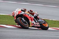 M&aacute;rquez domina bajo la lluvia en el arranque de Valencia