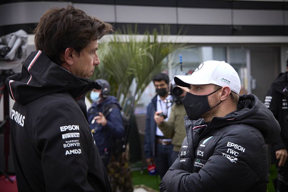 Toto Wolff, Team Principal and CEO, Mercedes AMG, and Valtteri Bottas, Mercedes