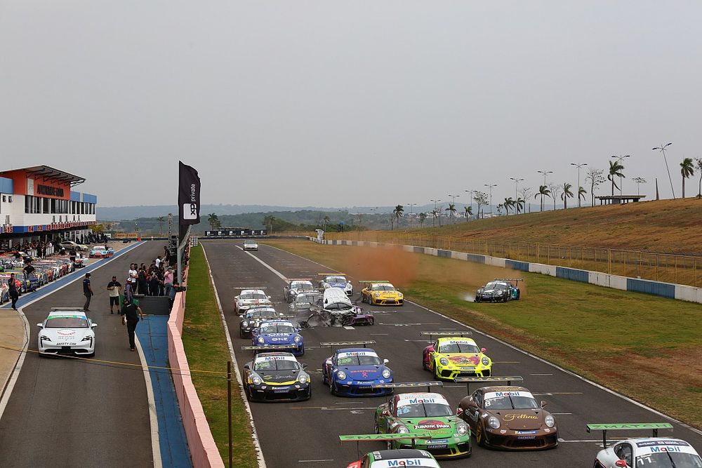 Largada da Porsche Carrera Cup em Goiânia