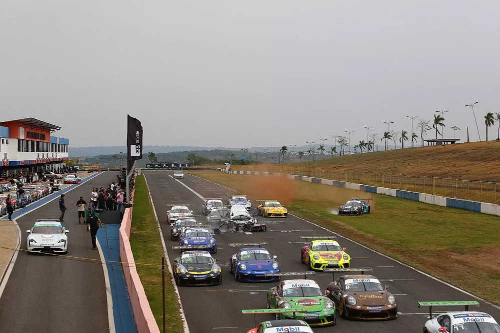 Largada da Porsche Carrera Cup em Goi&acirc;nia