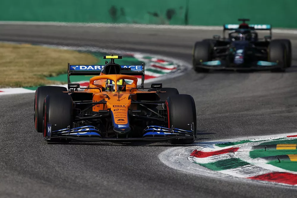 Lando Norris, McLaren MCL35M, Lewis Hamilton, Mercedes W12
