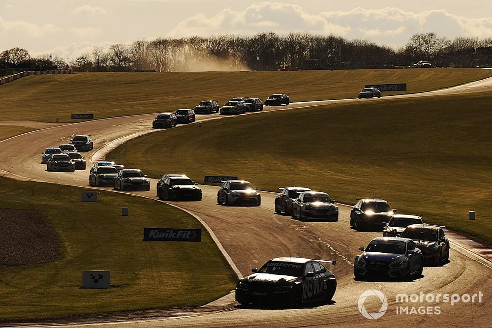 Jake Hill, ROKiT MB Motorsport BMW 330e M Sport 