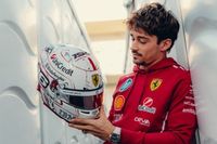 Leclerc celebra sus 150 grandes premios en Jap&oacute;n con un casco especial 