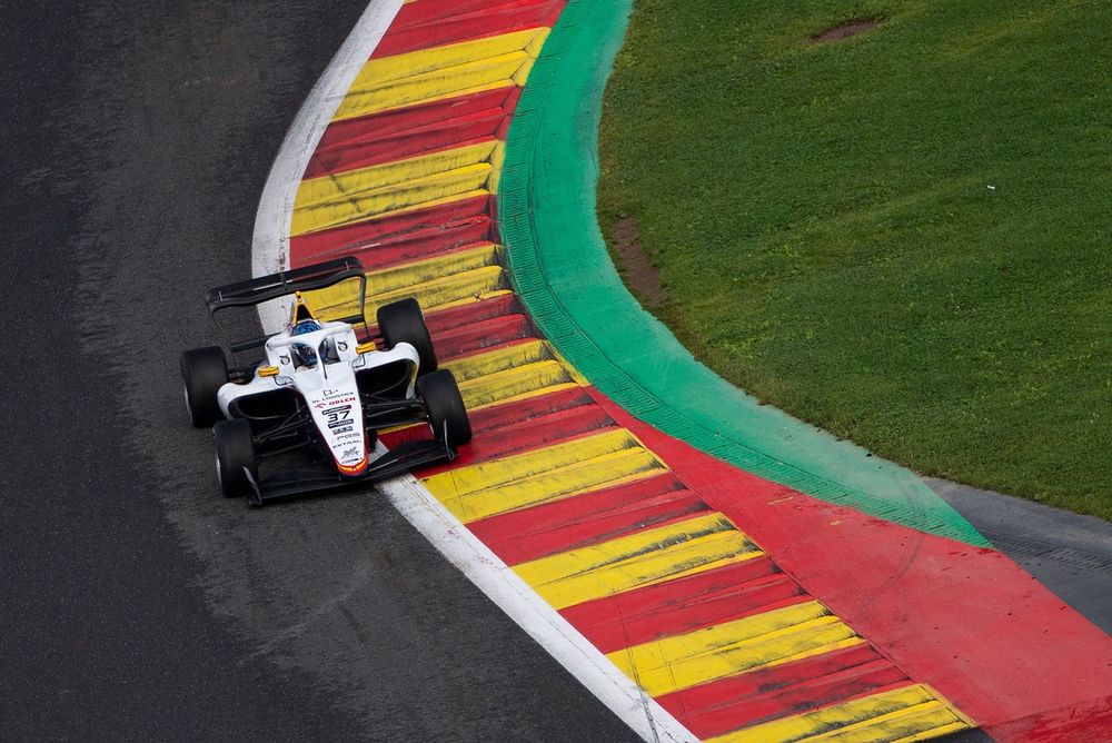 Kacper Sztuka, Campos Racing 
