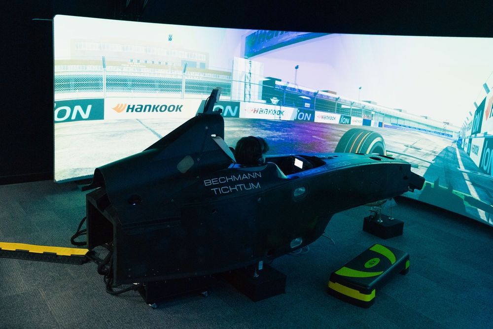 Dentro de la f&aacute;brica de Cupra Kiro en Silverstone