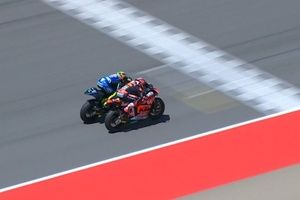 Moto2: Diogo Moreira faz grande prova, mas perde para Öncü na linha de chegada por três milésimos