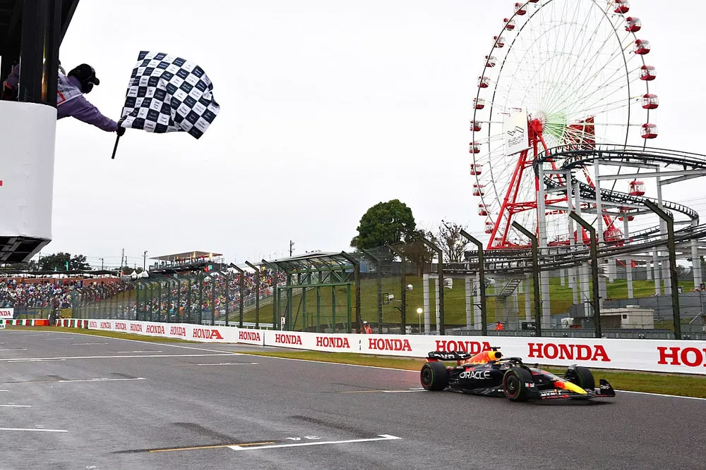 Race winner Max Verstappen, Red Bull Racing RB18
