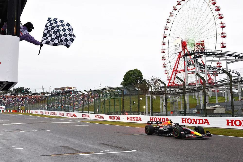 Race winner Max Verstappen, Red Bull Racing RB18