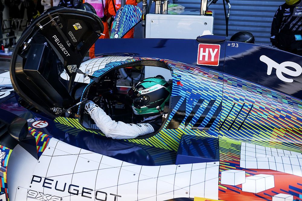#93 Peugeot Totalenergies Peugeot 9X8: Paul Di Resta