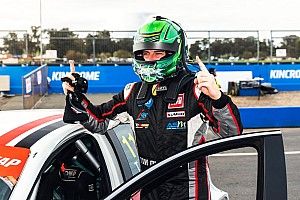 Winton TCR: Sunday wins for Oliphant, Sweeny