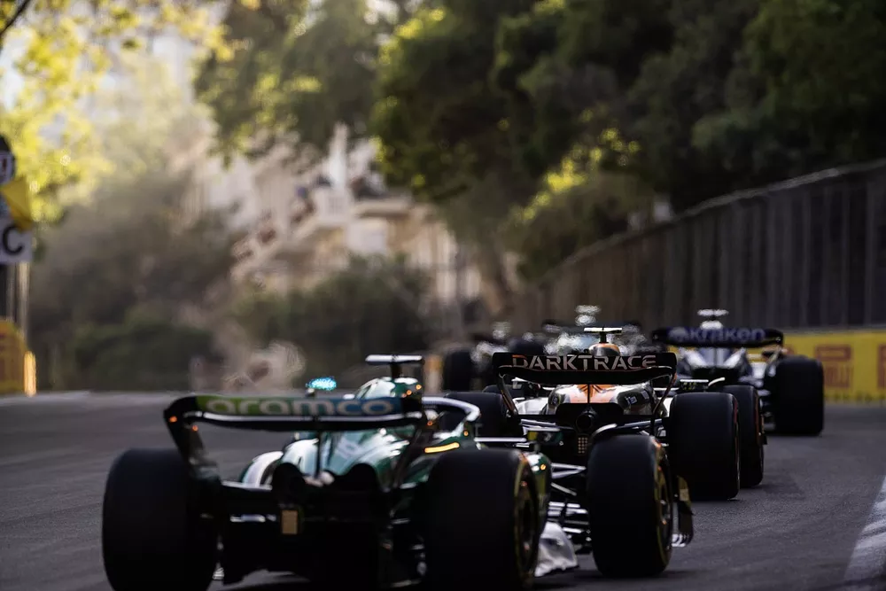 Lando Norris, McLaren MCL60, Lance Stroll, Aston Martin AMR23
