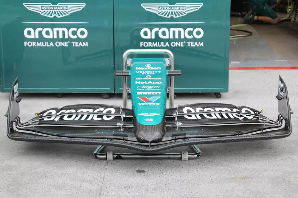 Detalle del aler&oacute;n delantero del Aston Martin AMR24