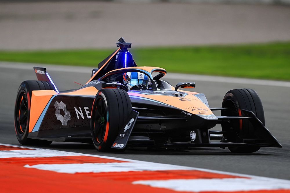 Jake Hughes, McLaren