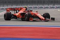 Leclerc bate Verstappen por 0s08 e lidera 1º treino da F1 na Rússia