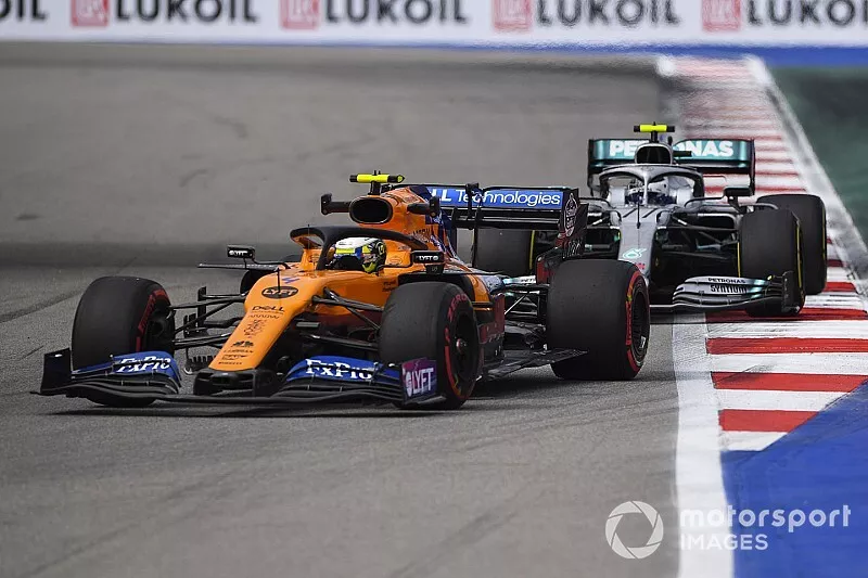 Lando Norris, McLaren MCL34, leads Valtteri Bottas, Mercedes AMG W10

