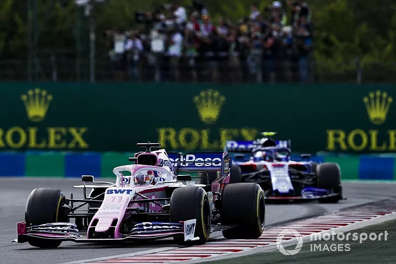 Sergio Perez, Racing Point RP19, devant Alexander Albon, Toro Rosso STR14