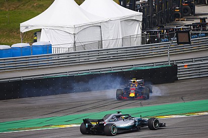 Hamilton echa más leña al fuego y cuestiona el incidente de Verstappen